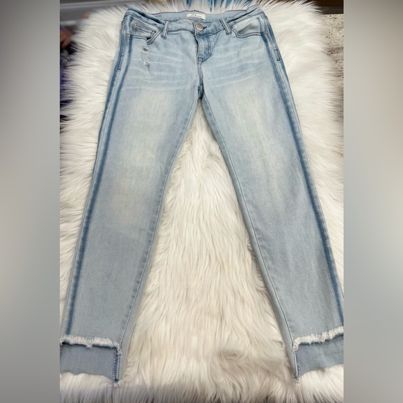 Elan | Light Wash Frayed Hem Distressed Jeans JES2093 | Size Medium - Picture 5 of 13